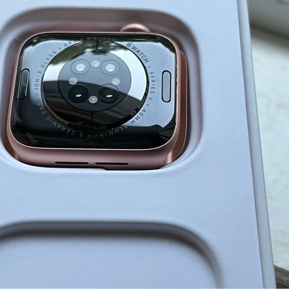 Apple Smart Watch Series 6 GOLD 40MM GPS ALUMINUM BOX BAND BUMPERS IMPECCABLE - Picture 9 of 16